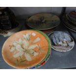 A SELECTION OF RACK/WALL PLATES TO INCLUDE; TWO ROYAL DOULTON PLATES 'HOME WATERS' D6434, ANOTHER