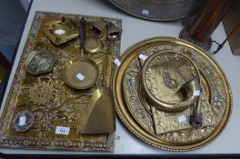 MIXED LOT OF BRASS WARES, including: PLAQUES, ASHTRAYS, FIRE SIDE COMPANION SET, CAR HORN, a/f, etc