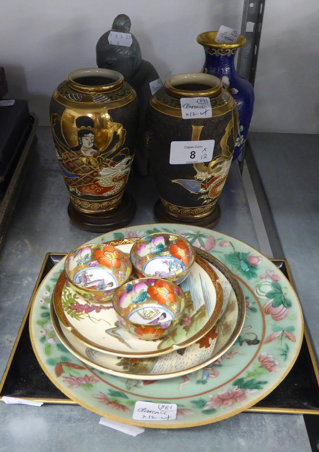 EIGHT ITEMS OF ORIENTAL CHINA/POTTERY INCLUDING; PAIR OF EARLY TWENTIETH CENTURY SATSUMA POTTERY