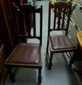 A SET OF FOUR EARLY 20TH CENTURY CARVED OAK SINGLE DINING CHAIRS, WITH RAIL AND SPLAT BACKS, DROP-IN