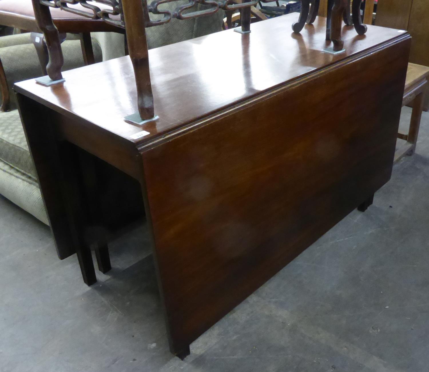 A GEORGIAN MAHOGANY DROP-LEAF DINING TABLE, RAISED ON SQUARE TAPERING LEGS