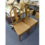 A PAIR OF WALNUT DINING CHAIRS, WITH ARCH TOPS, SCROLL CARVED SPLATS, DROP-IN SEATS, ON SQUARE