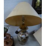 A MODERN ORIENTAL SATSUMA POTTERY OVULAR VASE TABLE LAMP AND CREAM FABRIC SHADE