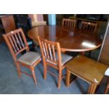 A CIRCULAR PEDESTAL DINING TABLE AND SET OF FOUR SPINDLE BACK DINING CHAIRS