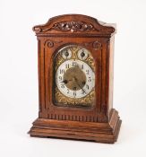 EARLY TWENTIETH CENTURY OAK CASED MANTLE CLOCK, the 6 ½? brass dial with silvered Arabic chapter