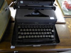 'ROYAL' MANUAL PORTABLE TYPEWRITER