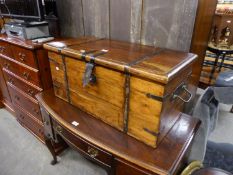AN ORIENTAL STAINED PINE AND METAL STRAPWORK STORAGE/BLANKET BOX WITH END HANDLES