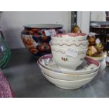 THREE LATE 18TH CENTURY/EARLY 19TH CENTURY CHINESE PORCELAIN TEA BOWLS AND SAUCERS, IN NEWHALL STYLE