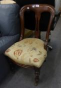 VICTORIAN MAHOGANY SPOON BACKED SINGLE CHAIR, WITH PIERCED SPLAT, STUFFED OVER SEAT, ON TURNED