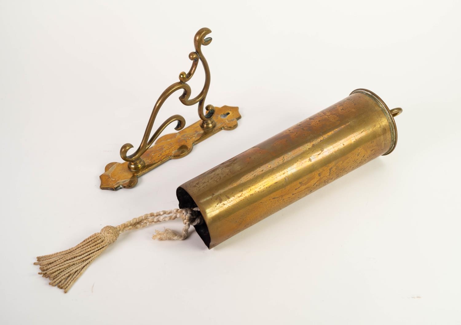WWI (1917) BRASS TRENCH ART SHELL CASE AS A DINNER GONG, hung from a wall mounted brass