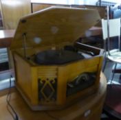 VINTAGE STYLE TABLE TOP RECORD PLAYER AND RADIO