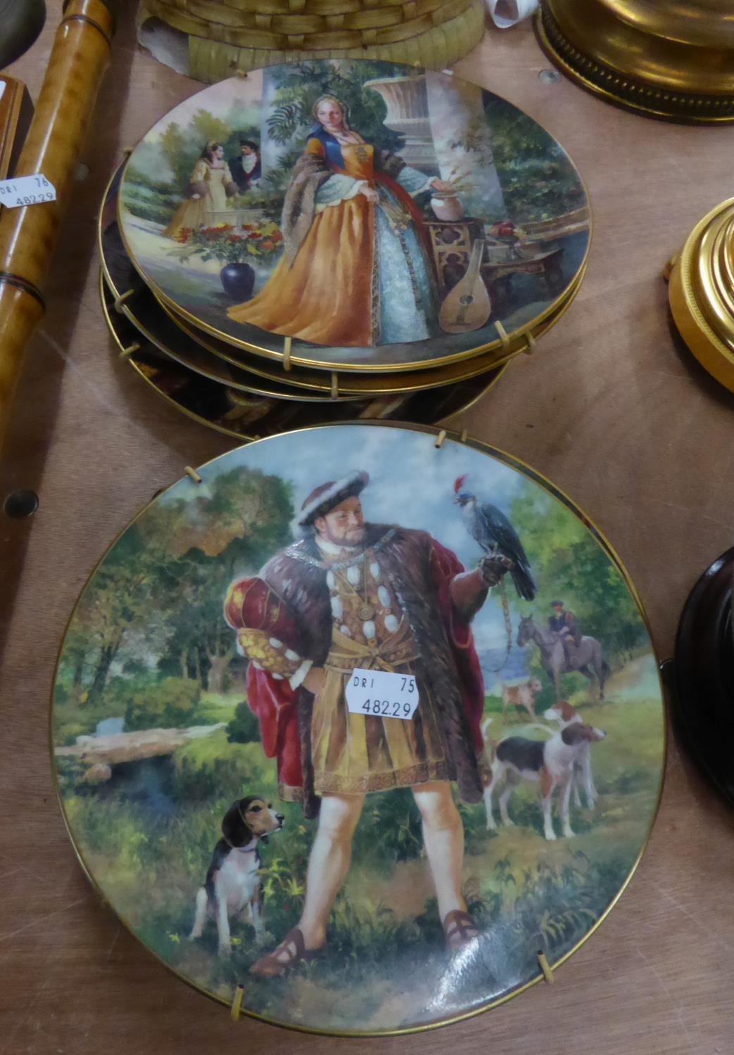 A SET OF SEVEN COLLECTOR?S PLATES, HENRY VIII AND SIX WIVES