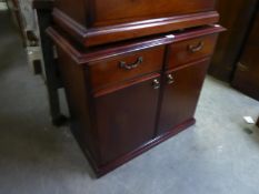 A MAHOGANY SMALL SIDEBOARD, WITH TWO SHORT DRAWERS OVER TWO DOORS, ON PLINTH BASE