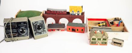 'OO' MODEL RAIL ACCESSORIES to include; H & M. 'POWERMASTER' variable transformer unit, SELECTION OF