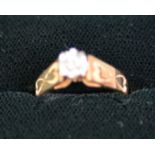 9ct GOLD RING with a tiny diamond in a floral deceptive setting, heart decorated shoulders, 2.8 gns,