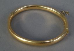 9ct GOLD HINGE OPENING HOLLOW BANGLE, 11.7gms) (condition - some dents)