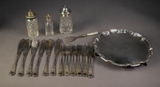 SMALL SELECTION OF ELECTROPLATED WARES, to include: CHIPPENDALE STYLE PRESENTATION SALVER, TWO GLASS