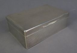 GEORGE V SILVER TABLE CIGARETTE BOX, oblong with all-over engine turned decoration, good tight