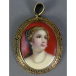 VICTORIAN OVAL PINCHBECK FRAMED PENDANT of a well painted classical female head and shoulders on a