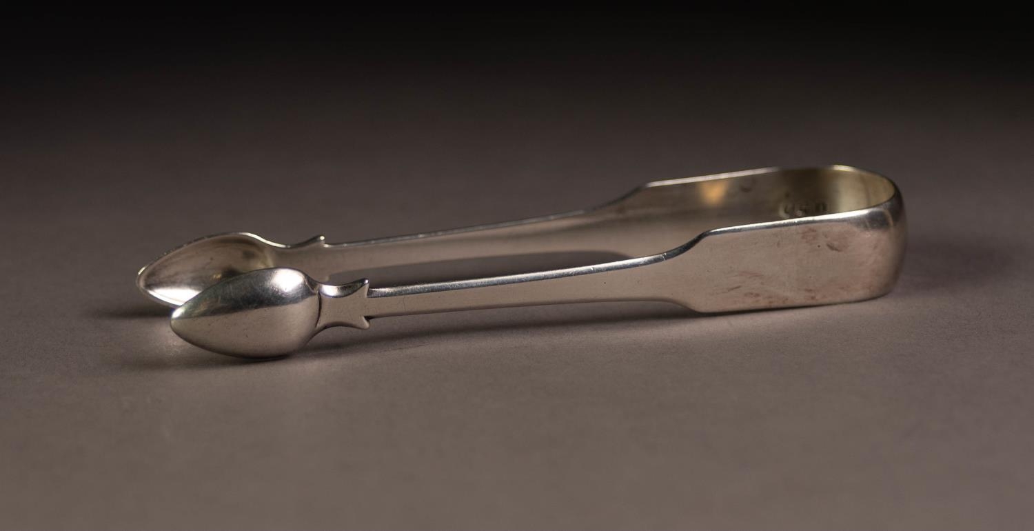 GEORGE III PAIR OF FIDDLE PATTERN SILVER SUGAR TONGS, no assay mark but probably London 1804, 1.4oz