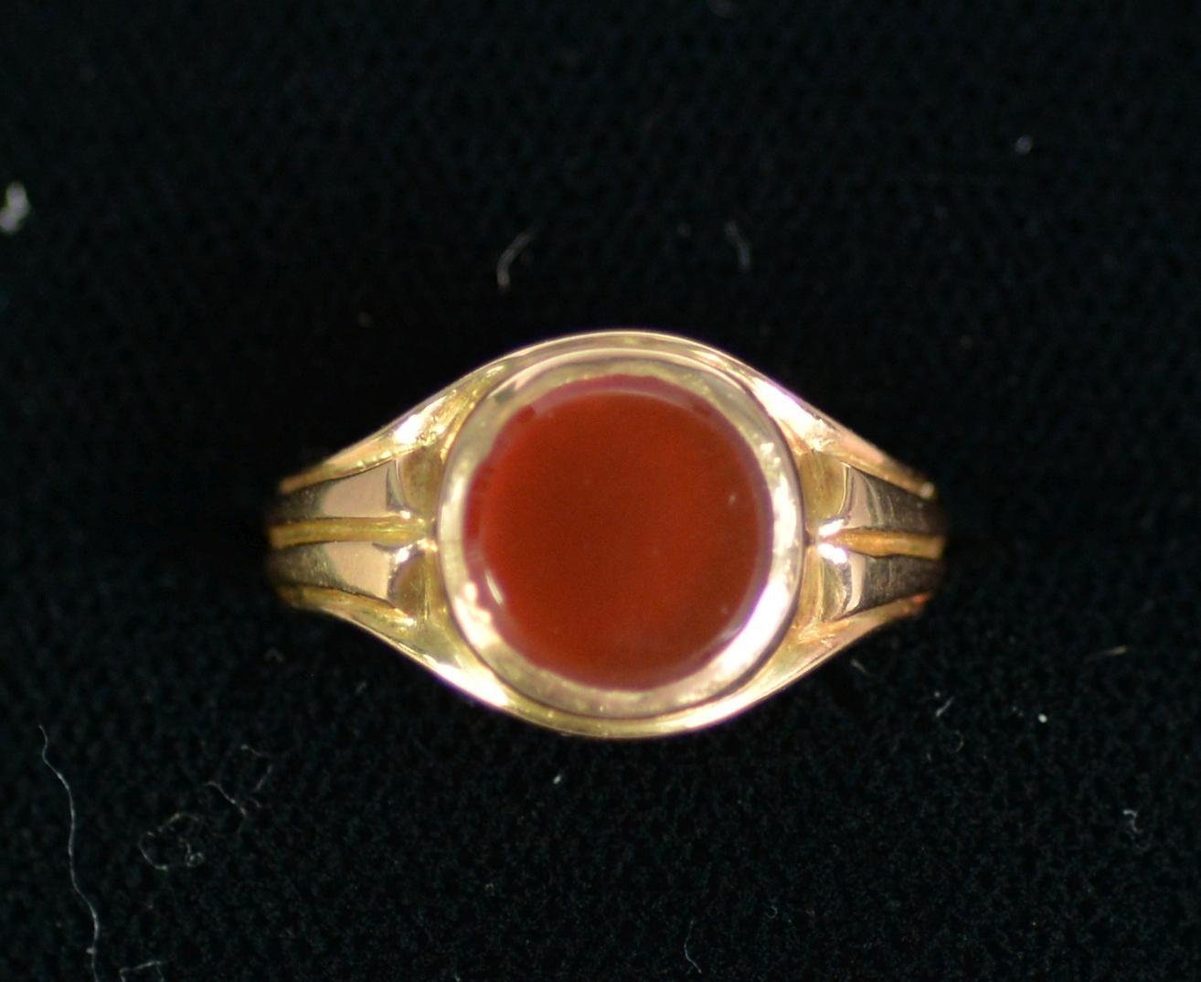 VICTORIAN 15ct GOLD SIGNET RING, the top collet set with a red cornelian, Chester 1898, 5.5gms, ring