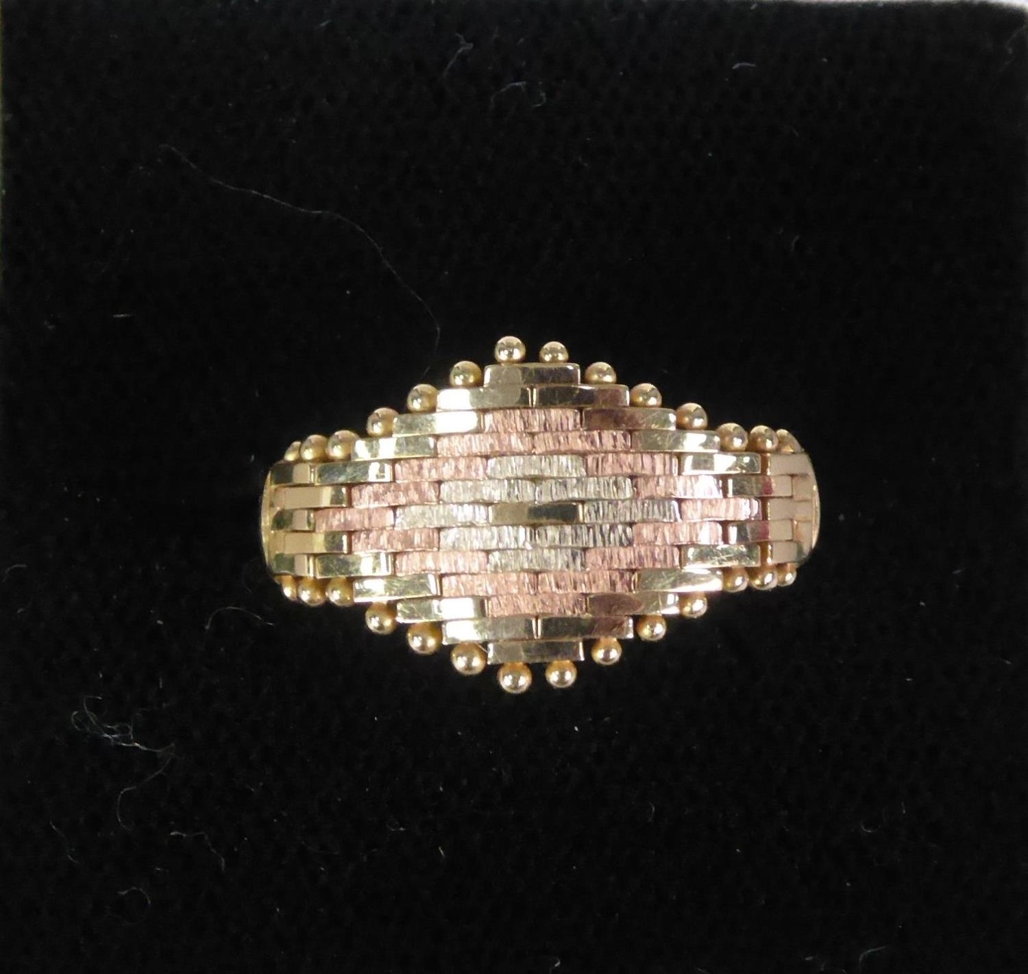 14K THREE COLOUR GOLD RING the diamond shaped top of mesh pattern, fine bead edges to the top, 5