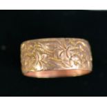 9ct GOLD BROAD WEDDING RING chased with leaves and flowers, Birmingham 1916, 5.5 gms, ring size U/V