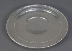 STERLING SILVER CIRCULAR SHALLOW DISH OR STAND with gadrooned border, 11? (28cm) diameter, 12.5oz