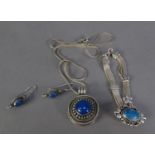 SUITE OF ITALIAN SILVER AND LAPIS LAZULI JEWELLERY comprising a fine chain necklace and drum