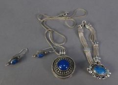 SUITE OF ITALIAN SILVER AND LAPIS LAZULI JEWELLERY comprising a fine chain necklace and drum