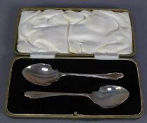 GEORGE V CASED PAIR OF SILVER PRESERVE SPOONS BY MARTIN HALL & Co, each with spade shaped bowl,