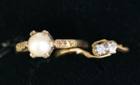 18ct GOLD CROSSOVER RING set with two small spinels, 1.3 gms, ring size M/N and a 9ct GOLD RING claw