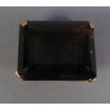 9ct GOLD BROOCH, set with a large emerald cut smokey quartz stone, 3.5cm wide, 30.7gms gross