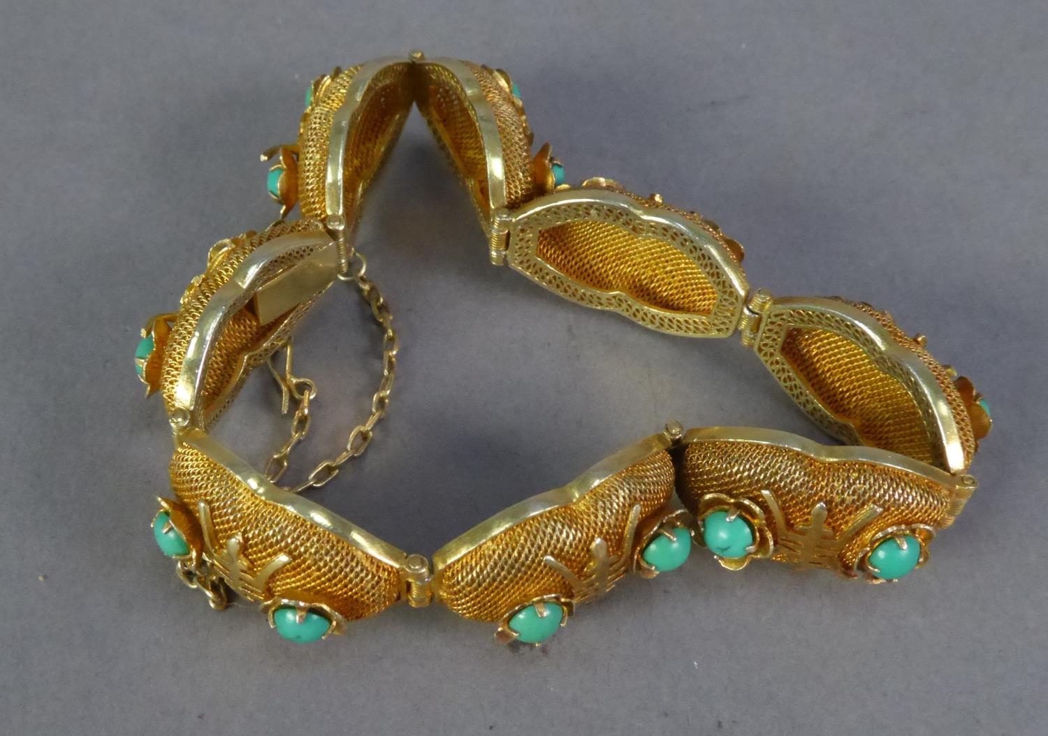 CHINESE SILVER GILT FILIGREE BRACELET with 8 domed oval links, each with a Chinese character flanked