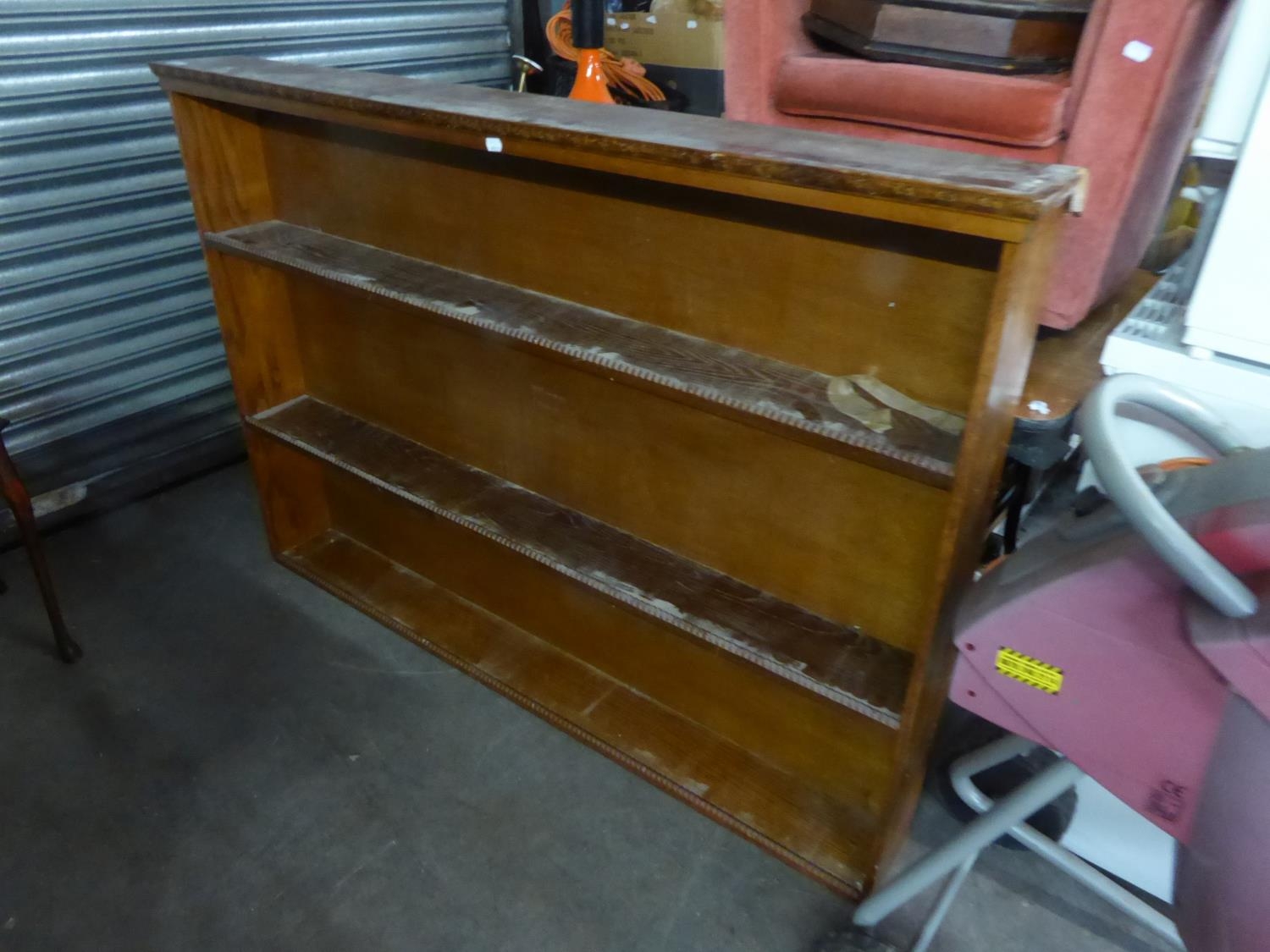 AN OAK THREE TIER OPEN BOOKCASE, 5' WIDE X 3'6" HIGH