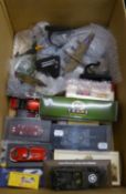 SELECTION OF ATLAS EDITIONS AND OTHER BOXED AND UNBOXED DIE CAST MODEL VEHICLES, INCLUDING SOME