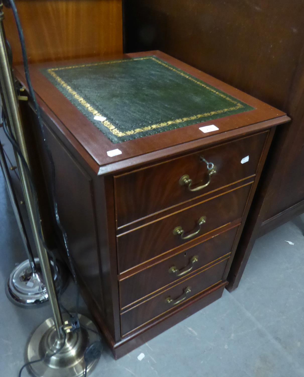 A REPRODUCTION MAHOGANY FILING CABINET, HAVING TWO FILING DRAWERS WITH GREEN LEATHER INSET TOP