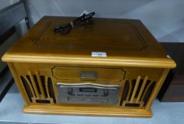 'CLASSIC' MODERN VINTAGE STYLE RECORD PLAYER AND CD PLAYER IN WOOD EFFECT CASE