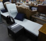 A PAIR OF MODERN DARK RATTAN PATTERN WOVEN PLASTIC TWO WHEELED RECLINER GARDEN CHAIRS, WITH CUSHIONS