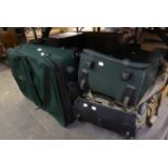 A LARGE GREEN ANTLER SUITCASE, A SMALLER SAMSONITE SUITCASE AND THREE VARIOUS SIZED ANTLER HOLDALL/