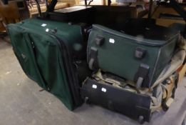 A LARGE GREEN ANTLER SUITCASE, A SMALLER SAMSONITE SUITCASE AND THREE VARIOUS SIZED ANTLER HOLDALL/