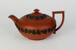 19th CENTURY WEDGWOOD BRICK RED EARTHENWARE SQUAT CIRCULAR TEAPOT, with an embossed black girdle