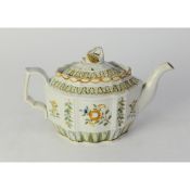 EARLY NINETEENTH CENTURY MOULDED PRATT WARE POTTERY TEAPOT AND COVER, of shaped oval for with swan