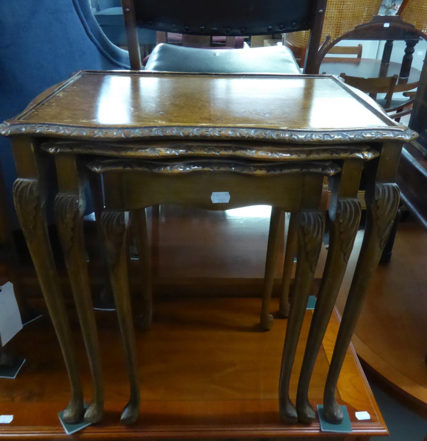 SMALL CIRCA 1920's FIGURED WALNUTWOOD OVAL GATELEG OCCASIONAL TABLE ON TALL SCROLL SUPPORTS AND A - Image 2 of 2