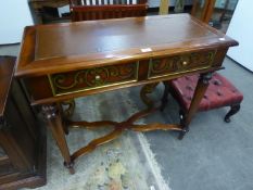 A MAHOGANY OBLONG WRITING TABLE WITH BROWN LEATHER INLET TOP, TWO SHORT FRIEZE DRAWERS WITH BRASS