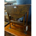 SMALL CIRCA 1920's FIGURED WALNUTWOOD OVAL GATELEG OCCASIONAL TABLE ON TALL SCROLL SUPPORTS AND A