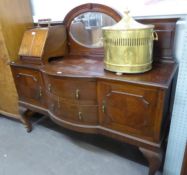 1920's MAHOGANY SIDEBOARD, THE RAISED BACK HAVING OVAL BEVELLED EDGE MIRROR, TWO BOW FRONTED