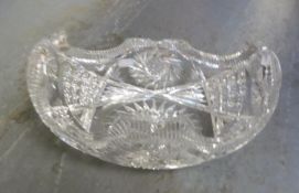 FINE AND HEAVILY CUT GLASS BOAT SHAPED FRUIT BOWL, 11 ½? (29.2cm) WIDE