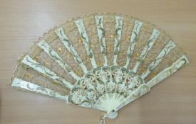 IVORINE AND GILT LACE BRISÉ FAN