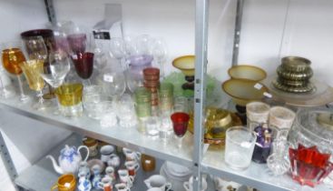 GOOD SELECTION OF MISCELLANEOUS GLASS WARES, INCLUDING A LARGE GOBLET SHAPED RED GLASS VASE
